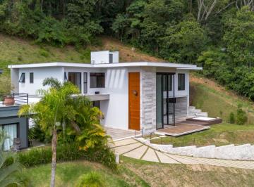 Casa · 380m² · 4 Quartos · 4 Vagas · Casa com 4 quartos a venda no Condomínio Vale dos Eucaliptos, Teresópolis