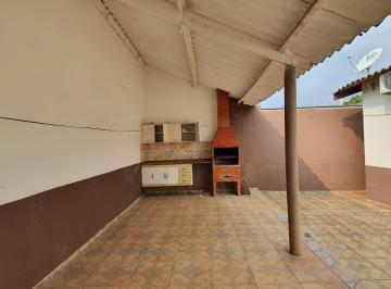 Casa · 180m² · 1 Quarto · 1 Vaga · Charmosa Casa com Suite e Quintal no Ze Pereira