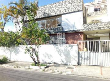 2c0a40ae97cc0f390c4e96ed05bbd3ee218e5d8c · Casa Duplex no Centro de Niterói – 5 Quartos, Suítes e Garagem Próximo ao Guanabara