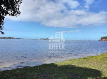6964e524ae14d23f24dd0b4cf6d83e7ef0c914ea · Terreno de 382m² com Vista para a Lagoa em Jacaroá – Kiffer Ferreira Vende