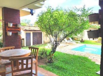 Casa com 3 quartos à venda em Camboinhas,Niterói/RJ · Casa com 3 quartos à venda, 460 m² por R$ 2.950.000 - Camboinhas - Niterói/RJ