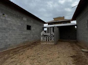 c8cf90feec4bcad0856006409d04901b07292d88 · Casa com 2 Quartos, 1 Suíte, a 10 Min da Praia – Acabamento Fino, Rua Asfaltada