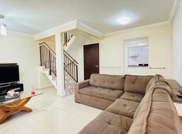 Casa de 3 quartos, Brasília · 3 quartos SENDO 1 SUITE, 2 VGS, 61-99463-5151