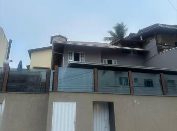 Foto 01 · Imperdível: Casa à venda em Balneário Camboriú-SC, bairro Ariribá. 3 quartos, 1 suíte, 3 salas, 3 ba