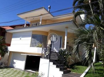Casa · 350m² · 3 Quartos · 4 Vagas · Casa com Piscina e 3 Quartos e Suíte em Coqueiros