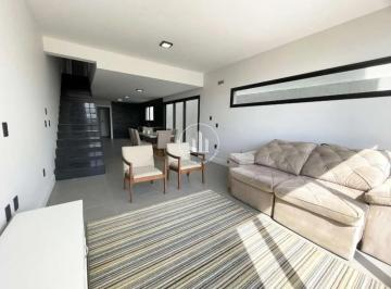 Casa · 236m² · 3 Quartos · 5 Vagas · Casa 3 Quartos com Piscina - Centro