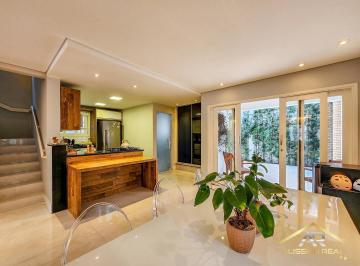 Casa · 304m² · 4 Quartos · 3 Vagas · Casa com 4 Quartos, 2 Sts, 304m² - Condomínio Villas de São Francisco VI.