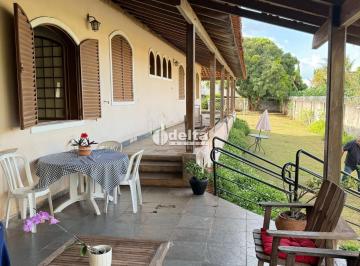 Casa · 1600m² · 5 Quartos · 7 Vagas · Casa disponível para venda no bairro Cidade Jardim em Uberlândia MG
