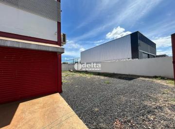 Comercial · 660m² · Galpão disponível para venda e locação no bairro Novo Mundo em Uberlândia-MG