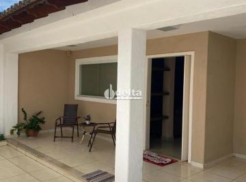 Casa · 250m² · 3 Quartos · 2 Vagas · Casa 3 quartos sendo 2 suítes disponível para venda no bairro Cidade Jardim em Uberlândia MG