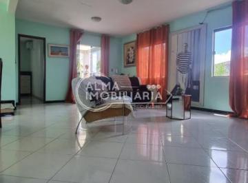 Casa · 144m² · 2 Quartos · 2 Vagas · Casa 2/4 no Primeiro Andar com Piscina, próxima à Praia, à venda no Bairro de Pi