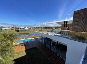 Casa · 347m² · 4 Quartos · 2 Vagas · Casa Nova, Nunca Habitada, Finamente Mobiliada, Decorada e Equipada em Condomíni