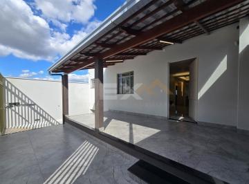 Casa · 246m² · 3 Quartos · 8 Vagas · Casa à venda no bairro Quintino, 3 quartos, 1 suíte e espaço gourmet.