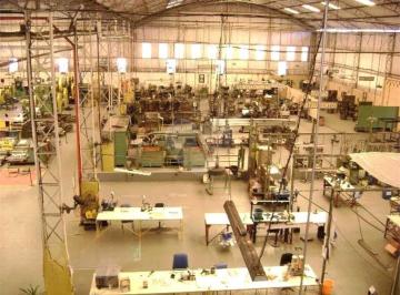 Comercial · 4000m² · 50 Vagas · Galpão à venda em Cidade Parque Alvorada - SP