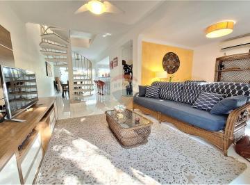 Casa · 184m² · 3 Quartos · 2 Vagas · Casa em condomínio frente para o mar à venda na Enseada Guarujá