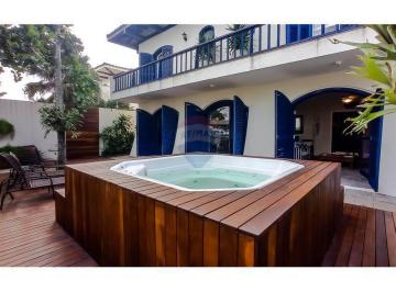 Casa · 575m² · 6 Quartos · 4 Vagas · Seu sonho sempre foi ter uma casa pé na areia? Temos a casa perfeita para você!