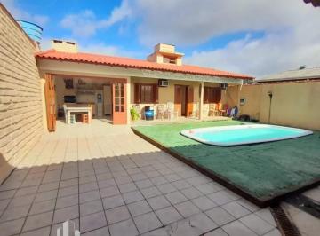 Apartamento · 89m² · 4 Quartos · 2 Vagas · Casa com piscina localizada a duzentos e cinquenta metros do mar