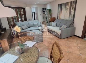 Casa · 220m² · 3 Quartos · 5 Vagas · Sobrado frontal na Penha