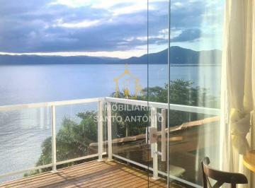 Casa · 528m² · 5 Quartos · 7 Vagas · Casa frente mar em meio a natureza em Sambaqui.