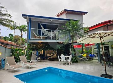 Casa · 255m² · 5 Quartos · 2 Vagas · Casa com 5 quartos à venda em Riviera - SP