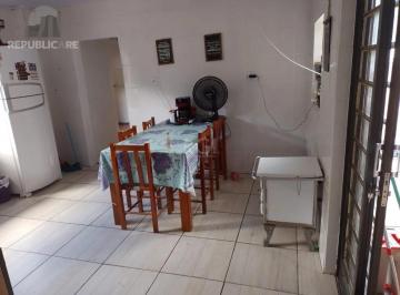 Casa · 99m² · 4 Quartos · 8 Vagas · Casa de 4 dormitórios no bairro Jardim Floresta