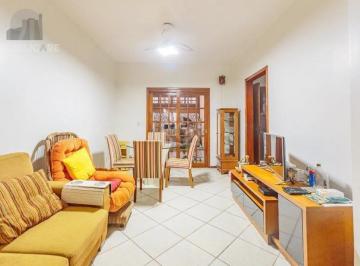 Casa · 161m² · 3 Quartos · 2 Vagas · Casa 160m² - 3 dormitórios, 1 suíte, churrasqueira, terraço e 2 vagas de garagem