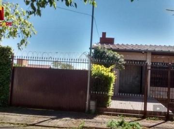 Casa · 321m² · 3 Quartos · 3 Vagas · Casa com 3 dormitórios e amplo pátio com grama.