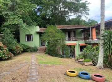 Casa · 200m² · 3 Quartos · 4 Vagas · Terreno de 5.280 m², com 3 casas, no bairro Ponta Grossa, em Porto Alegre.