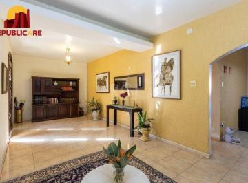 Casa · 345m² · 3 Quartos · 2 Vagas · Sobrado com 345m² privativos, 3 suites, 2 vagas, churrasqueira. pátio com piscin