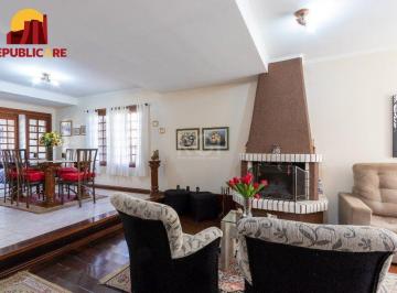 Sala com lareira · Casa a venda com piscina, 4 quartos, sendo 1 suite, 3 vagas