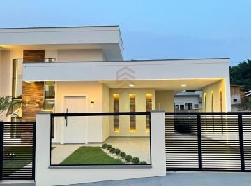 Casa · 105m² · 3 Quartos · 2 Vagas · Casa em Bela Vista com Piscina, Palhoça/SC
