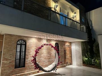 Casa · 590m² · 4 Quartos · 5 Vagas · Descubra o Luxo e o Conforto Sua Casa dos Sonhos!