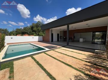 Casa · 254m² · 3 Quartos · 5 Vagas · Casa frente para asfalto com piscina a venda no Condomínio Ninho Verde I Eco Residence, fundo para á