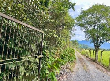 Um Foto 01 · Chácara à venda, Vila Nova, Joinville-SC.     (Não aceita permuta.) Localizada ao meio de muita área