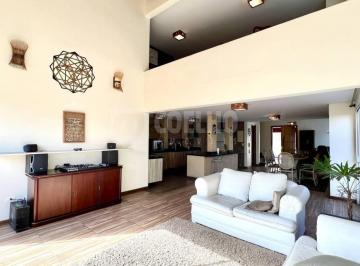 sobrado-em-condominio-a-venda-com-5-quartos-319771807087efb5594c1a5da383aa579376.jpeg · Triplex 302m² à venda 5 quartos, lareira, churrasqueira, 4 vagas de garagem no Condomínio Recanto da