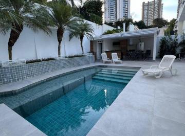 Casa · 330m² · 4 Quartos · 4 Vagas · Casa Residencial Alphaville 1 - Semi-térrea e Reformada!
