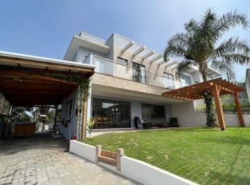 202504141847041637.jpg · Casa para Venda em Penha, Centro, 3 dormitórios, 3 suítes, 4 banheiros, 4 vagas