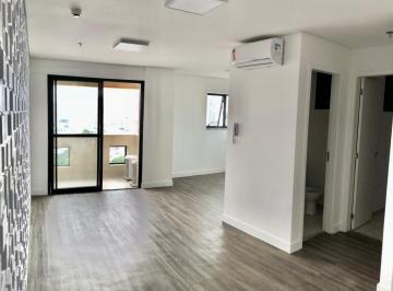 Comercial , São Paulo · Sala Grande com varanda, vaga de garagem, localização privilegiada!