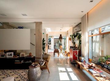 Casa · 194m² · 3 Quartos · 2 Vagas · Um segredo bem guardado, no baixo de Pinheiros