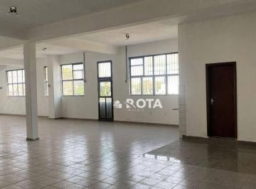 b625e8abba5f2e7a1f45d92d87a11789a60bb25d · Sala ampla (sobreloja) em avenida central, movimentada.