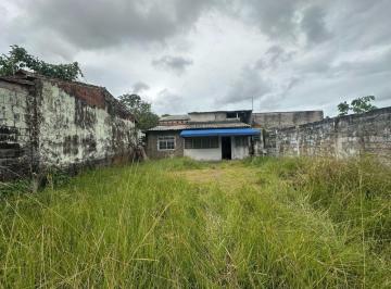 Casa de 2 quartos, Itanhaém · Casa lote inteiro com 2 quartos lado praia sendo escritura 