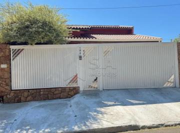 Casa · 250m² · CASA CHÁCARA DOS PINHEIROS - BOTUCATU / SP