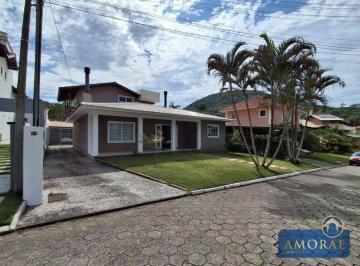 96f08986cced2bca5af05a5283dff53ae63488bd · Belíssima casa a venda em cond. fechado praia de Sambaqui