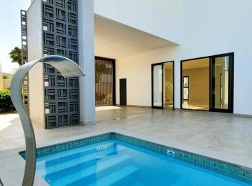 Casa · 4 Quartos · Casa à venda - no Balneário Camboriú