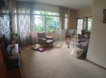 Casa · 380m² · 3 Quartos · 5 Vagas · Casa ampla a venda, em terreno igualmente amplo, ao lado do metrô !