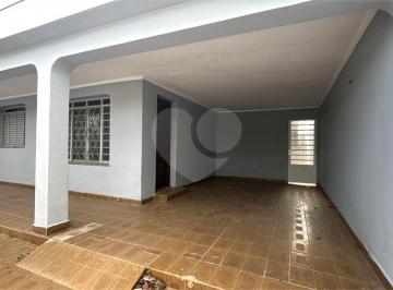 Imagem Principal · Casa com 3 Quartos em 165 m² de construção, com área gourmet