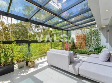 1 · Casa, 3 Quartos, 203m² e 2 Vagas em Santa Felicidade