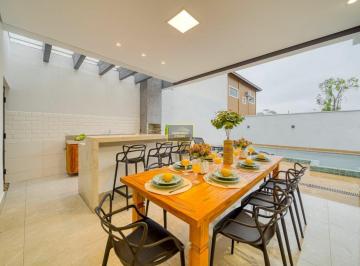 Casa · 207m² · 3 Quartos · 4 Vagas · Casa à Venda no Condomínio Mar Verde