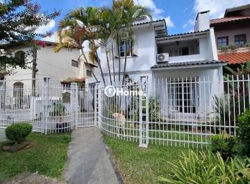Casa · 252m² · 4 Quartos · 5 Vagas · Casa em Porto Alegre, no bairro Ipanema, com 3 dormitório(s), e 3 banheiros, à v