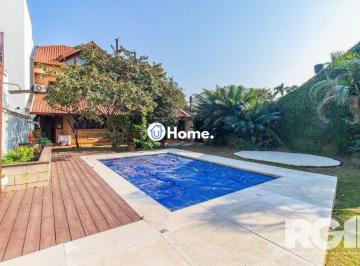 Casa · 335m² · 3 Quartos · 4 Vagas · Casa espaçosa com 3 dormitórios, pátio com piscina e 4 vagas